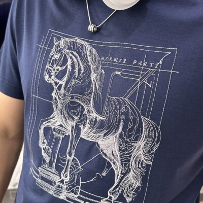 Hermès 頂級原單男士T恤 藏藍色巴西駿馬刺繡 天絲圓領短袖 百搭休閒 男神氣場單品