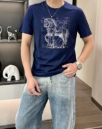 Hermès 頂級原單男士T恤 藏藍色巴西駿馬刺繡 天絲圓領短袖 百搭休閒 男神氣場單品