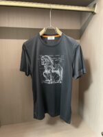 Hermès 高仿男士T恤 深灰色巴西駿馬刺繡 圓領短袖 天絲布料 立體時尚百搭