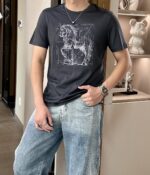 Hermès 高仿男士T恤 深灰色巴西駿馬刺繡 圓領短袖 天絲布料 立體時尚百搭