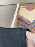 Hermès 高仿男士T恤 深灰色巴西駿馬刺繡 圓領短袖 天絲布料 立體時尚百搭