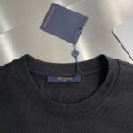 LV 精品仿製牙刷繡短袖T恤 經典字母LOGO 男女通勤輕奢必備款