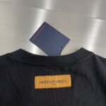 LV 精品仿製牙刷繡短袖T恤 經典字母LOGO 男女通勤輕奢必備款