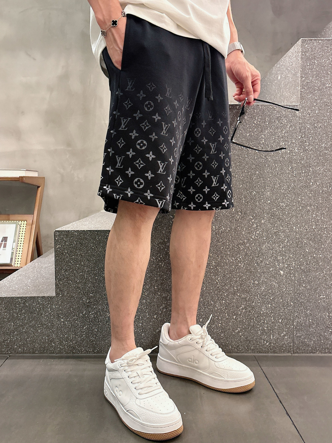 LV 精品仿製 夏季新款休閒短褲 黑色 大毛線圈純棉430g 高端定制