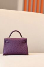 Hermès 一比一 Kelly Mini 2鴕鳥皮手提包 海葵紫金扣 氣質優雅復古風