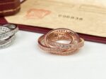 卡地亞 Cartier 三環鑲鑽戒指｜經典 Trinity 三色戒｜愛情友情親情象徵｜專櫃款