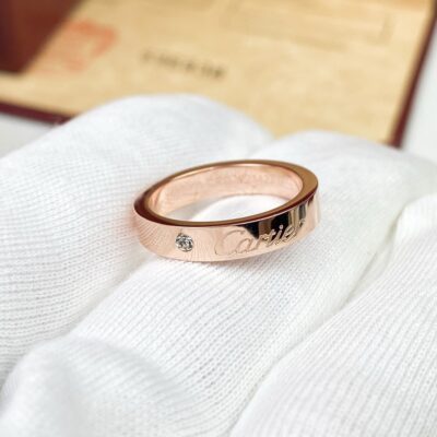 卡地亞 Cartier 字母 LOGO 單鑽戒指｜經典專櫃款｜精緻鑲鑽設計