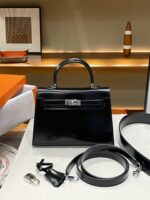 Hermès 復刻版 Kelly 22 Box皮手提包 黑銀配全皮設計 氣場經典優雅風格