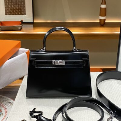 Hermès 復刻版 Kelly 22 Box皮手提包 黑銀配全皮設計 氣場經典優雅風格