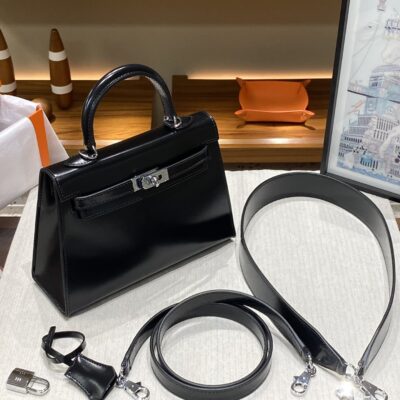 Hermès 復刻版 Kelly 22 Box皮手提包 黑銀配全皮設計 氣場經典優雅風格