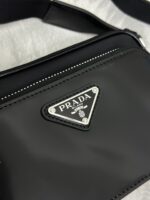 Prada 精品仿製單肩包 2VH172 光皮配布Re-Nylon 百搭多袋設計 新品時尚實用