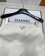 Valentino A貨簡約高腰西裝短褲 側邊拉鍊V字金屬裝飾 百搭顯瘦女神通勤必備