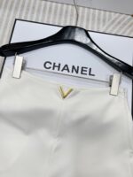 Valentino A貨簡約高腰西裝短褲 側邊拉鍊V字金屬裝飾 百搭顯瘦女神通勤必備