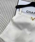 Valentino A貨簡約高腰西裝短褲 側邊拉鍊V字金屬裝飾 百搭顯瘦女神通勤必備