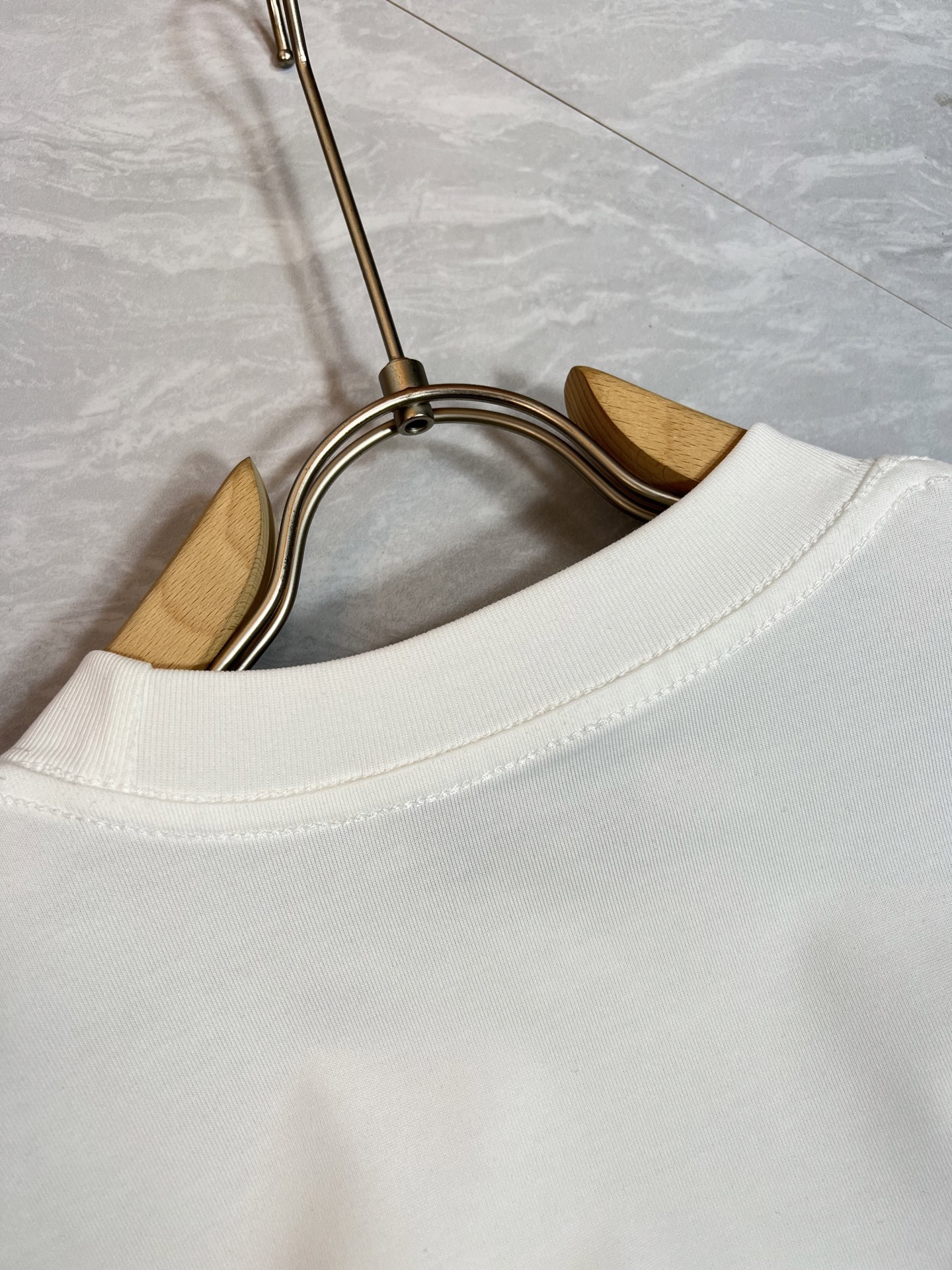 Burberry一比一白色圓領冰潮棉T恤三標齊全親膚舒適2025春夏人氣款