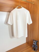 Burberry一比一白色圓領冰潮棉T恤三標齊全親膚舒適2025春夏人氣款