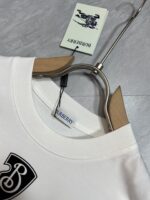 Burberry一比一白色圓領冰潮棉T恤三標齊全親膚舒適2025春夏人氣款