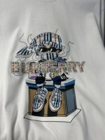 Burberry高仿白色印花T恤情侶款親膚柔棉立體設計感2025春夏新品
