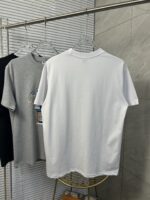 Burberry高仿白色印花T恤情侶款親膚柔棉立體設計感2025春夏新品