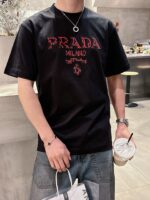 Prada 一比一黑色刺繡短袖T恤 2025夏季新款 個性藝術男女同款 百搭時尚