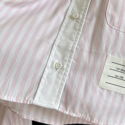 Thom Browne 精品仿製條紋短版襯衫撞色設計2025春夏學院風減齡百搭