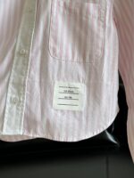 Thom Browne 精品仿製條紋短版襯衫撞色設計2025春夏學院風減齡百搭