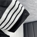 Thom Browne 原單黑色休閒短褲 條紋拼接寬版剪裁 2024春夏高質感運動風格
