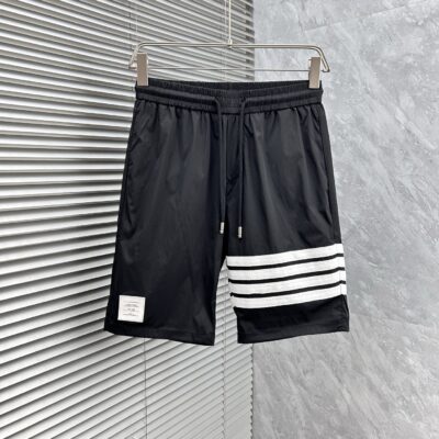 Thom Browne 原單黑色休閒短褲 條紋拼接寬版剪裁 2024春夏高質感運動風格