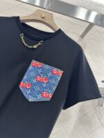 Louis Vuitton 一比一樱桃口袋短袖T恤 四葉草刺繡牛仔口袋設計 休閒顯瘦風格款