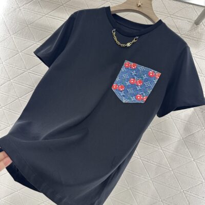 Louis Vuitton 一比一樱桃口袋短袖T恤 四葉草刺繡牛仔口袋設計 休閒顯瘦風格款