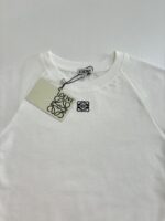 LOEWE 羅意威 白色女款 2025春夏飛袖刺繡短袖T恤 定制純棉 飛肩設計 潮流時尚