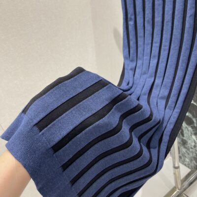 LOEWE高仿撞色針織背心裙 早秋新款文藝氣質百搭設計 顯瘦氣場首選