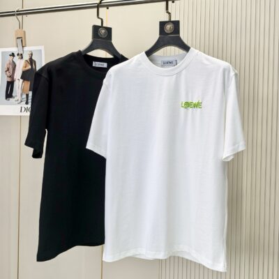 LOEWE 羅意威 黑白兩色 2025春夏新品高仿圓領短袖 男女寬鬆版型 高端棉質百搭T恤