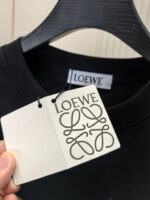 LOEWE 羅意威 黑白兩色 2025春夏新品高仿圓領短袖 男女寬鬆版型 高端棉質百搭T恤