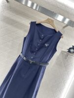 Prada 頂級原單白色無袖連衣裙 圓領亞麻質感 三角腰帶裝飾 知性優雅2025新款