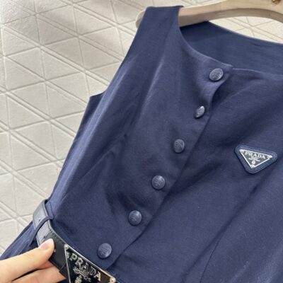 Prada 頂級原單白色無袖連衣裙 圓領亞麻質感 三角腰帶裝飾 知性優雅2025新款