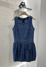 Louis Vuitton A貨激光牛仔背心裙 花苞裙擺設計 四葉草壓紋修身長腿洋裝款