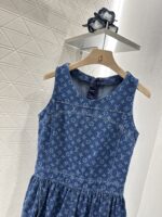 Louis Vuitton A貨激光牛仔背心裙 花苞裙擺設計 四葉草壓紋修身長腿洋裝款