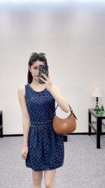 Louis Vuitton A貨激光牛仔背心裙 花苞裙擺設計 四葉草壓紋修身長腿洋裝款