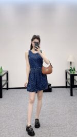 Louis Vuitton A貨激光牛仔背心裙 花苞裙擺設計 四葉草壓紋修身長腿洋裝款