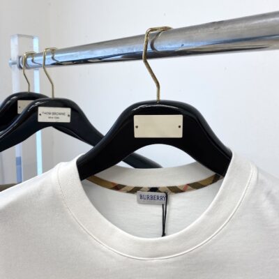 Burberry高仿白色格紋LOGO短袖T恤男士潮流百搭設計2025簡約舒適英倫風格
