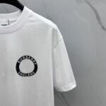 Burberry高仿白色LOGO打底T恤三標齊全剪裁俐落2025春夏抗皺親膚款