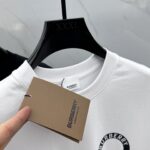 Burberry高仿白色LOGO打底T恤三標齊全剪裁俐落2025春夏抗皺親膚款