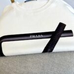 Prada 一比一白色短袖T恤 小熊撞色印花 SS25春夏簡約減齡義式百搭風