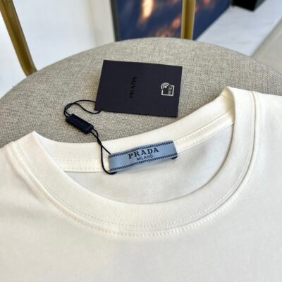 Prada 一比一白色短袖T恤 小熊撞色印花 SS25春夏簡約減齡義式百搭風