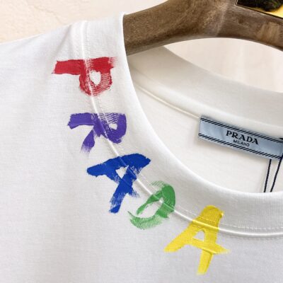 Prada 頂級原單白色短袖T恤 高定面料手繪圖案 時尚潮男必備 2025夏季新品