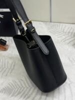 Prada 中號水桶包 1BE080｜精品仿製 2025新款柔感軟牛皮手提肩背兩用包