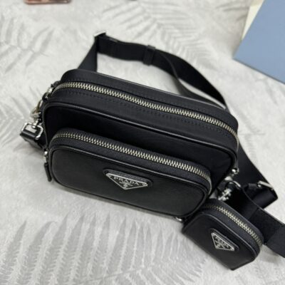 Prada 復刻版男士單肩包 2VH172 十字紋布拼Re-Nylon 可調式設計 時尚輕巧百搭