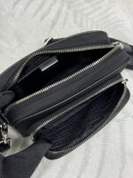 Prada 復刻版男士單肩包 2VH172 十字紋布拼Re-Nylon 可調式設計 時尚輕巧百搭