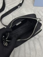 Prada 精品仿製單肩包 2VH172 光皮配布Re-Nylon 百搭多袋設計 新品時尚實用